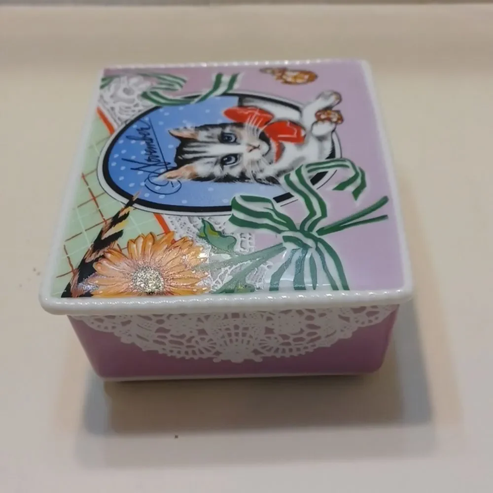 Vandoc 1989 Vintage Collector November Cat-Themed Jewelry Trinket Box